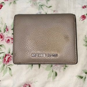 michael kors taupe wallet, clasp closing, hold up to 7 cards
